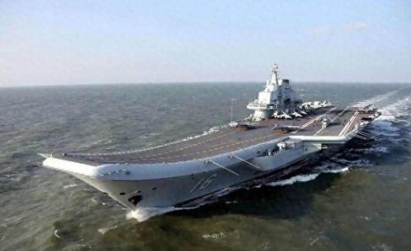 配资乐 南海对峙再掀波澜，中外航母激烈交锋，歼15战机升空迎战，震慑全场！